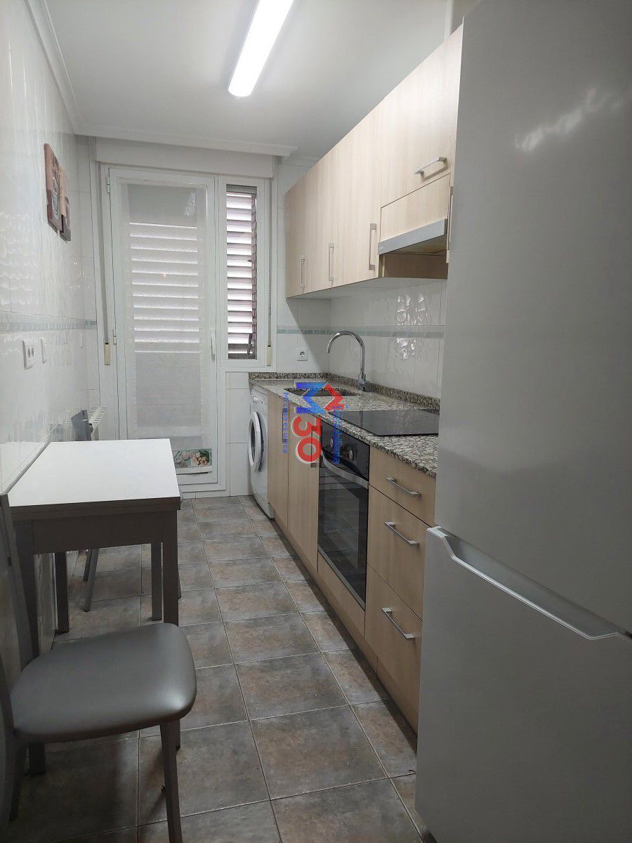 Cuina de Apartament de lloguer en Miranda de Ebro amb Calefacció, Parquet i Terrassa