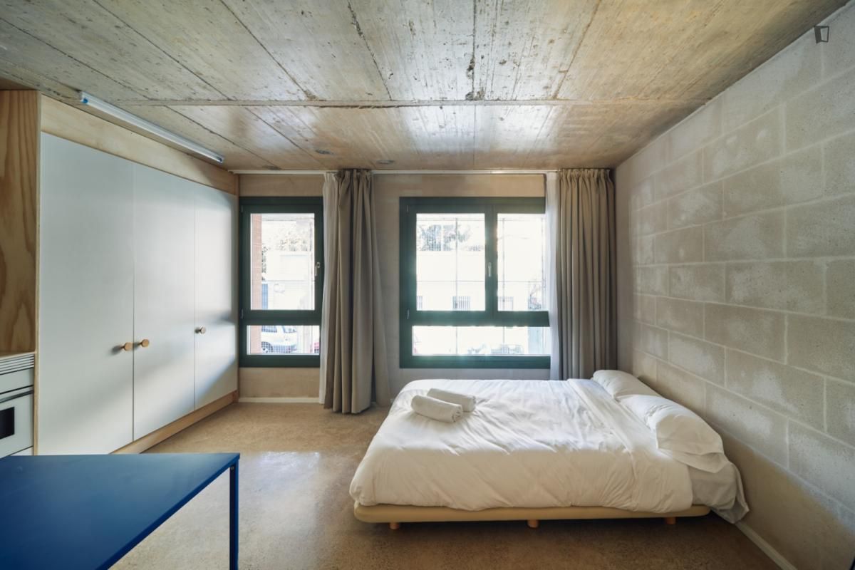 Dormitori de Estudi de lloguer en  Barcelona Capital amb Aire condicionat, Calefacció i Moblat