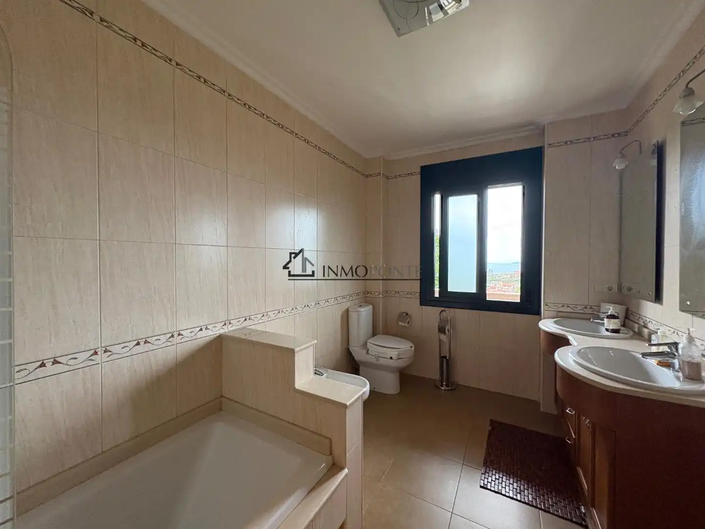 Bathroom of Houses for sale in Marín