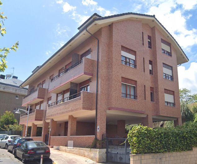 Vista exterior de Pis en venda en Castro-Urdiales amb Calefacció i Terrassa