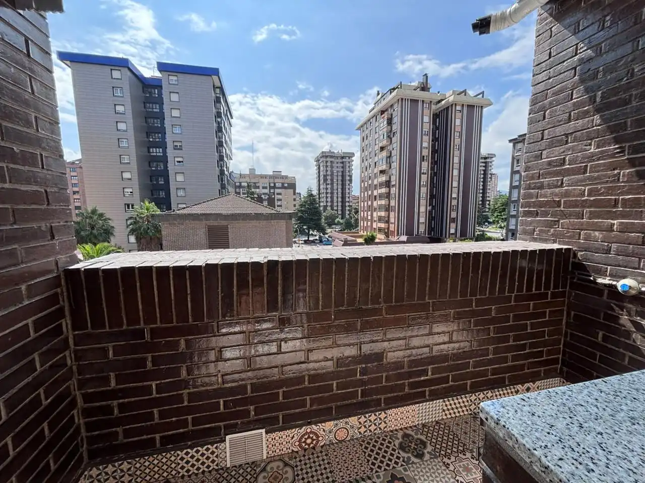 Terrassa de Pis en venda en Gijón  amb Calefacció, Traster i Balcó