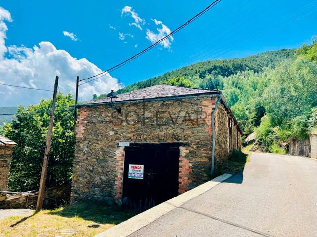 Casa-chalet en Venta en  UNICA-MONTENARTRO en Llavorsí