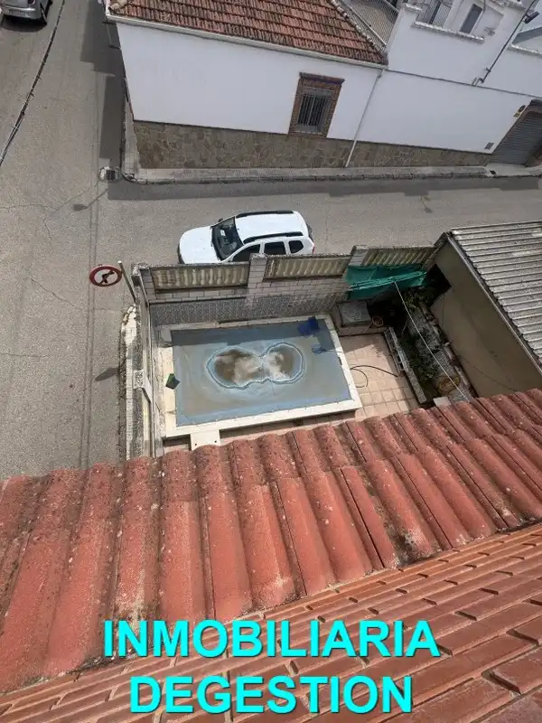Piscina de Casa adosada en venda en Linares amb Aire condicionat, Calefacció i Jardí privat