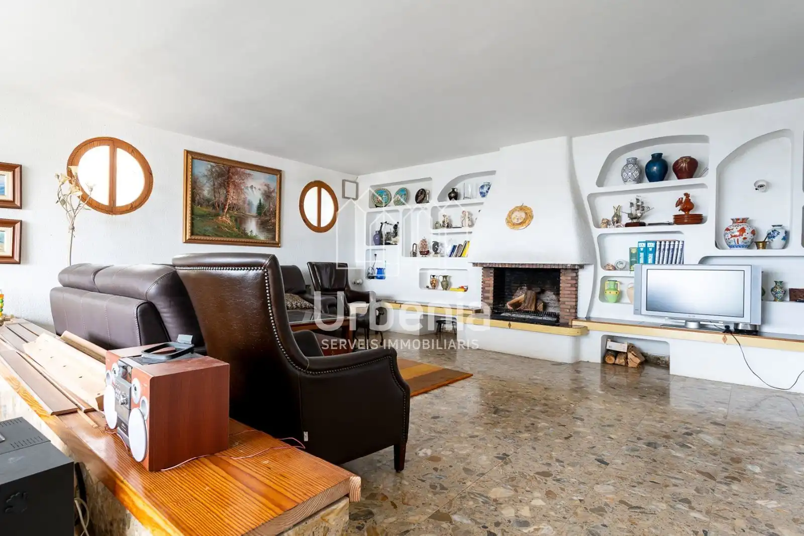Sala d'estar de Casa o xalet en venda en Arenys de Mar amb Calefacció, Terrassa i Piscina