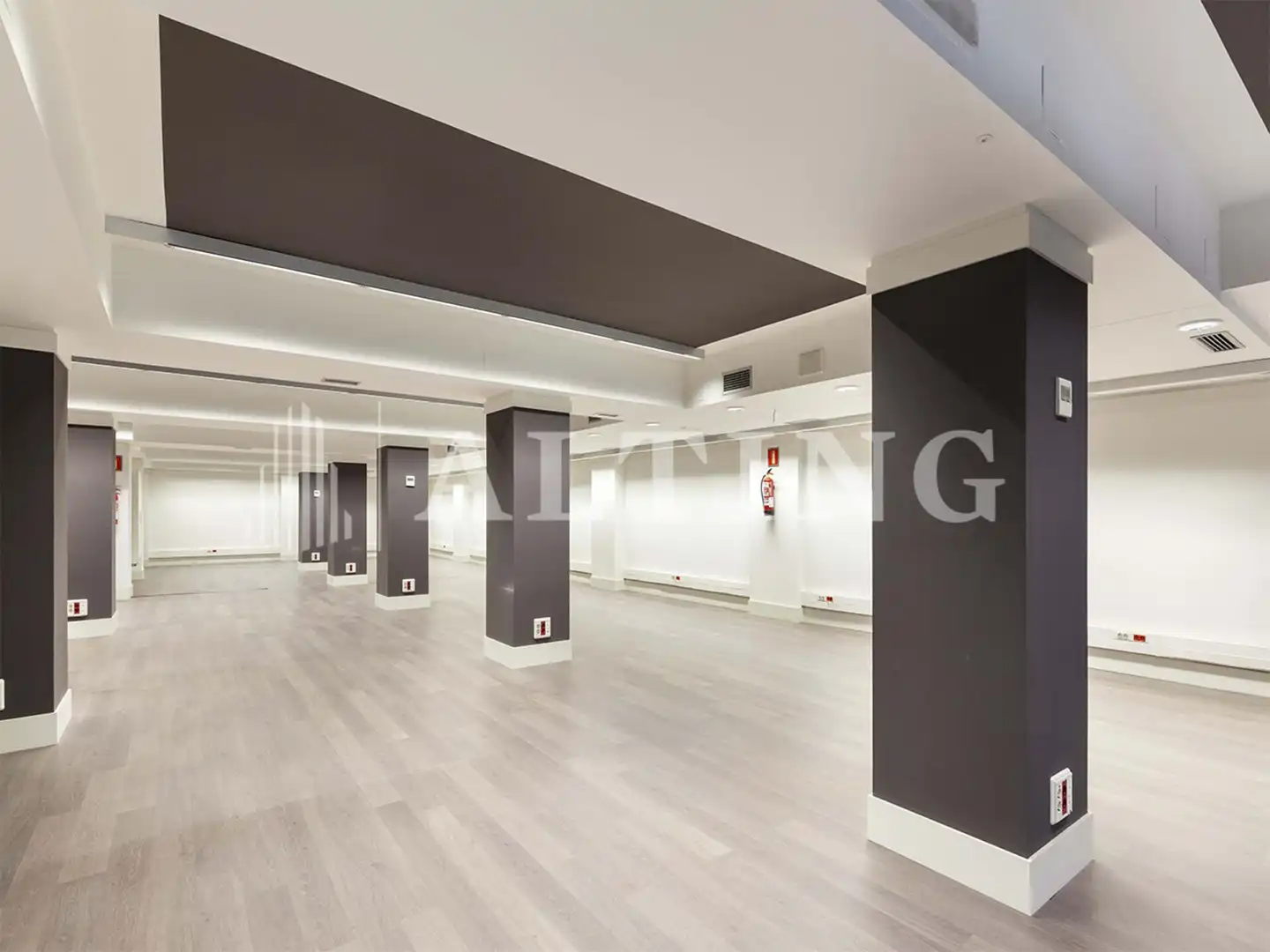 Local comercial de lloguer a Carrer Calabria, imagen 3