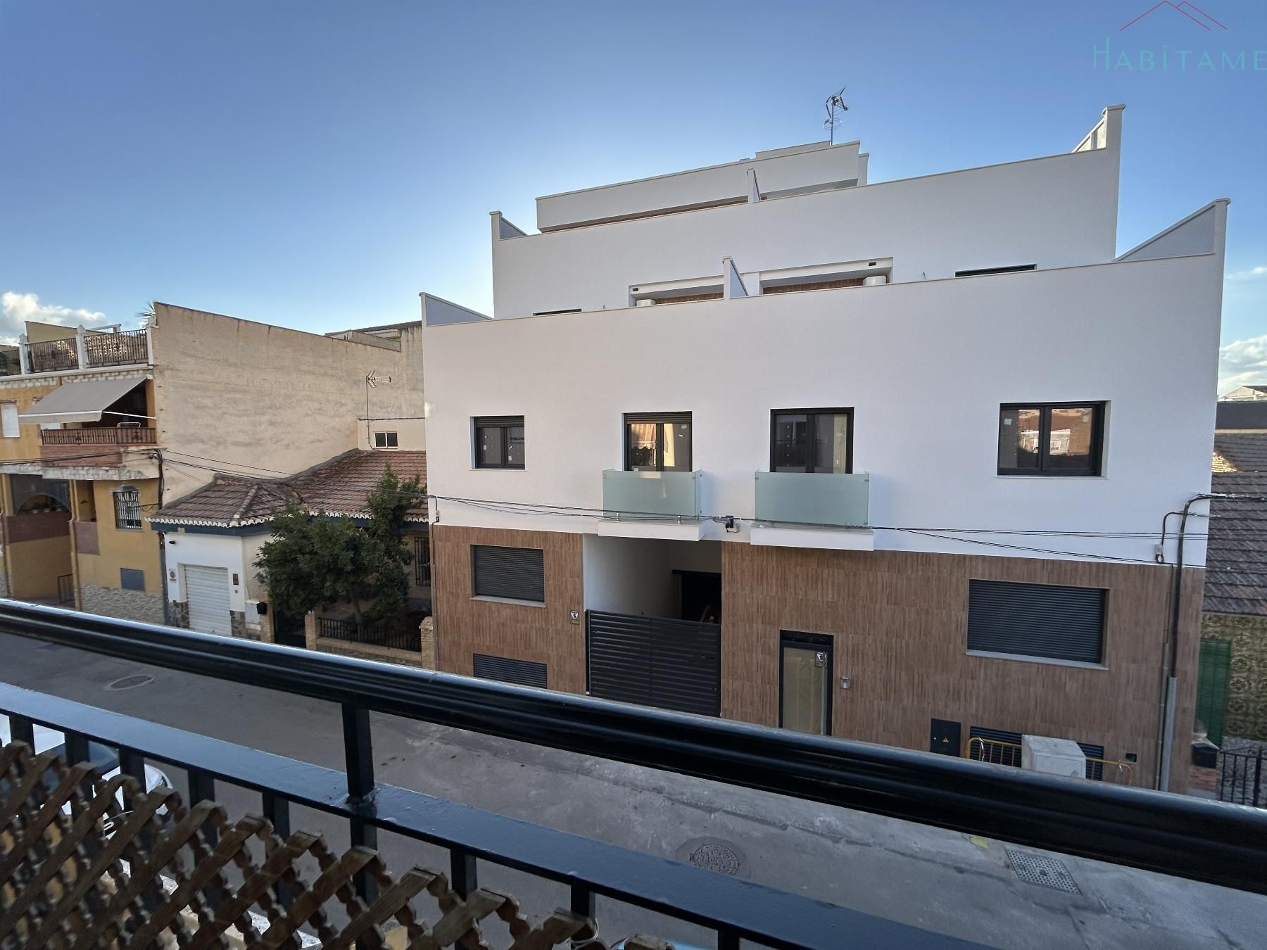 Vista exterior de Apartamento en venta en Churriana de la Vega con Calefacción, Trastero y Balcón