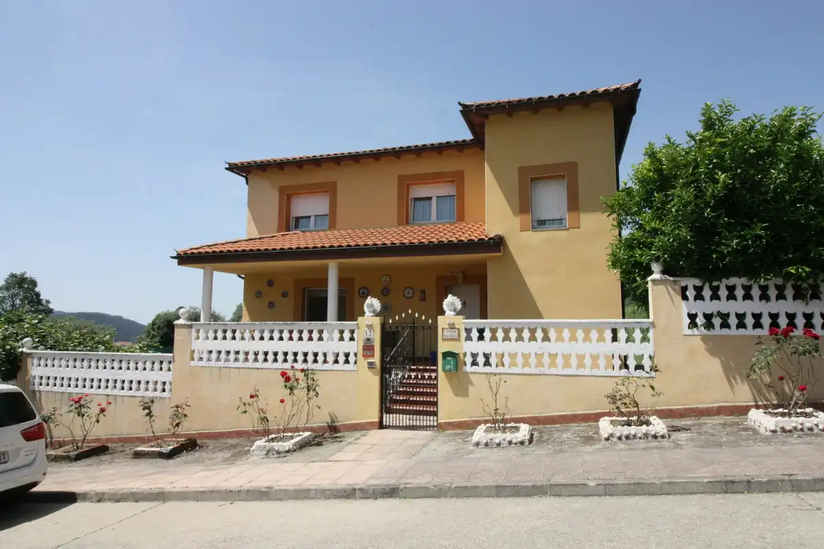 Vista exterior de Casa o chalet en venta en Mombeltrán con Calefacción, Jardín privado y Terraza