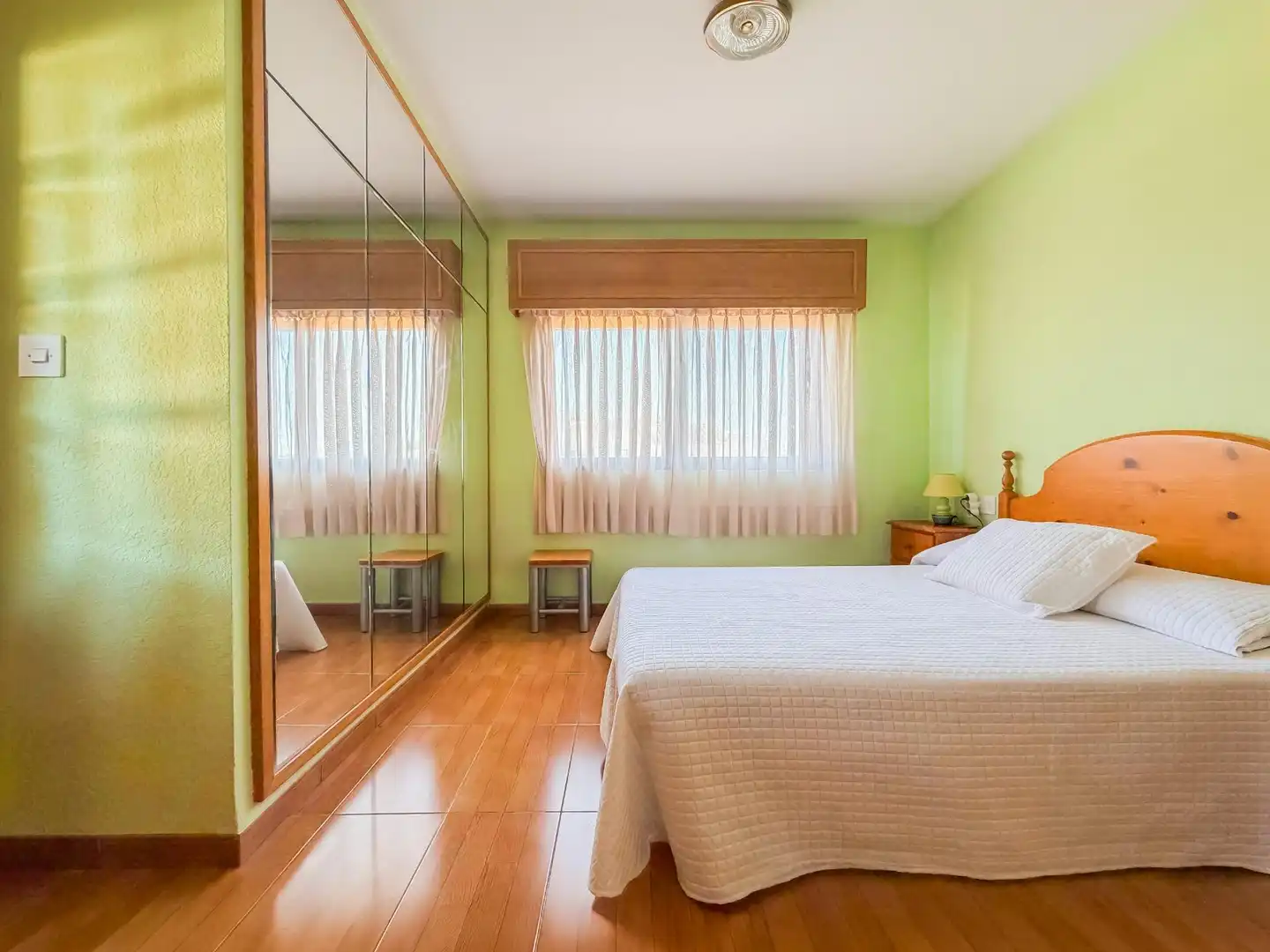 Dormitori de Casa o xalet en venda en L'Eliana amb Aire condicionat, Jardí privat i Terrassa