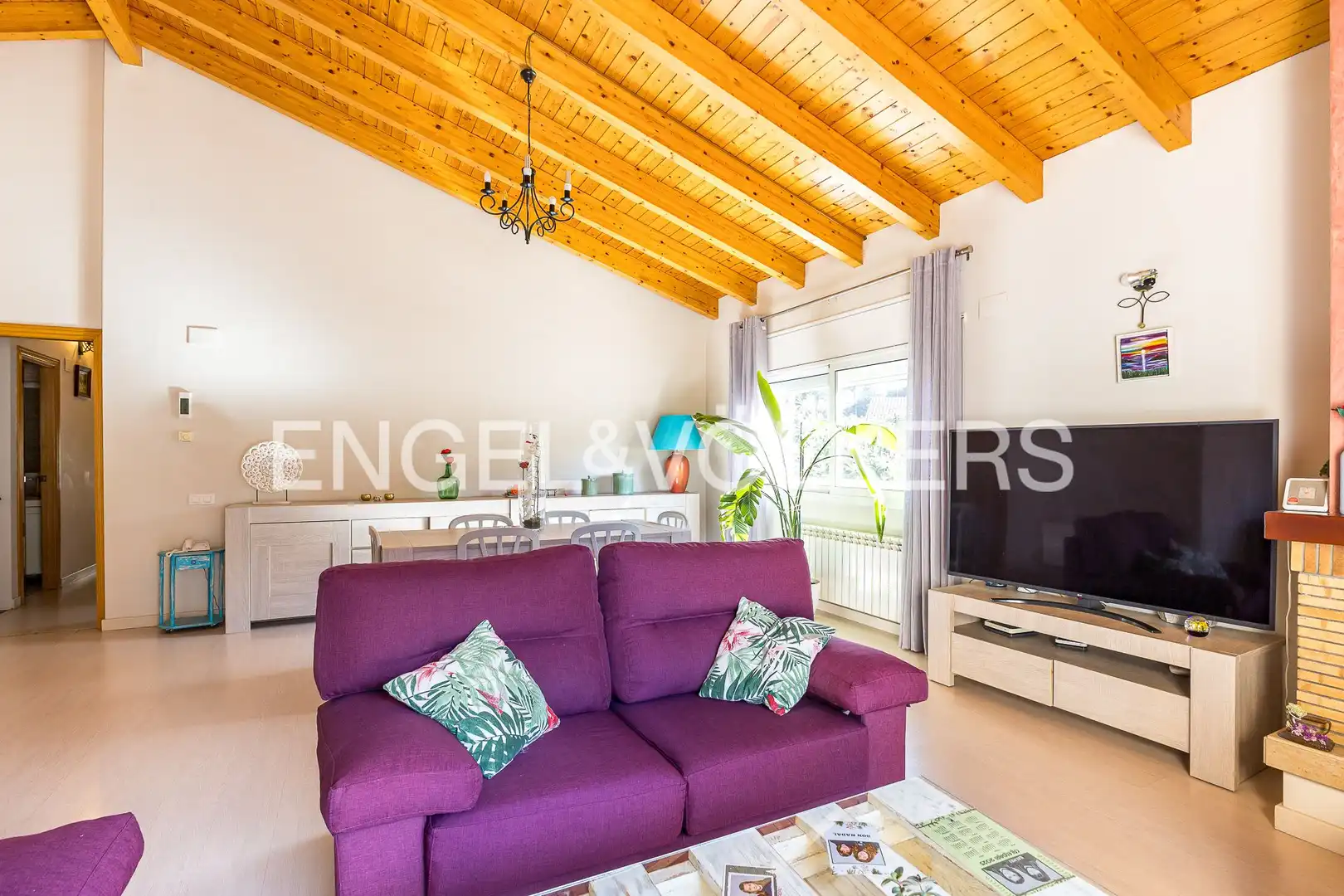 Sala d'estar de Casa o xalet en venda en Rubí amb Calefacció, Jardí privat i Parquet