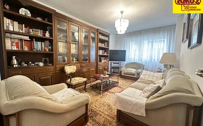 Living room of Flat for sale in Santiago de Compostela 