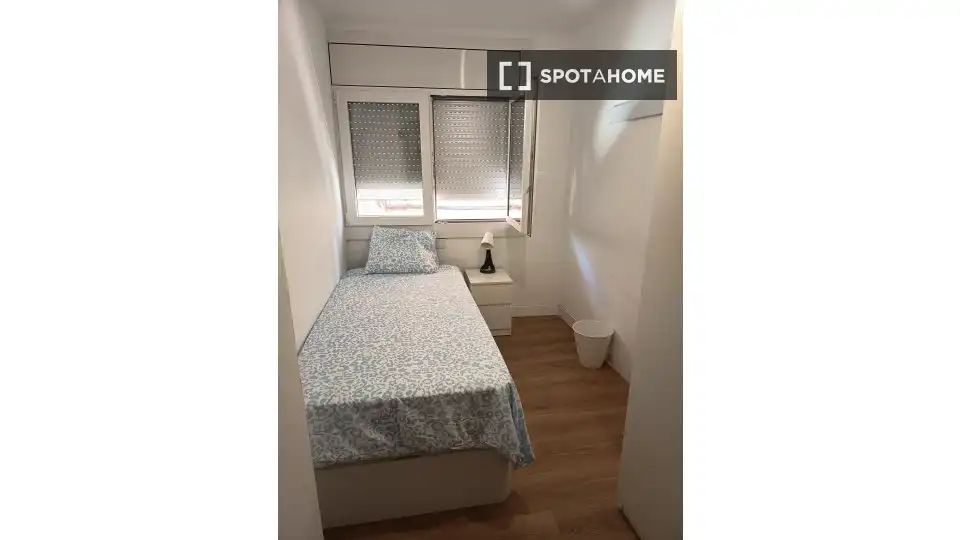 Bedroom of Flat for share in Mataró  with Air Conditioner, Terrace and Furnished
