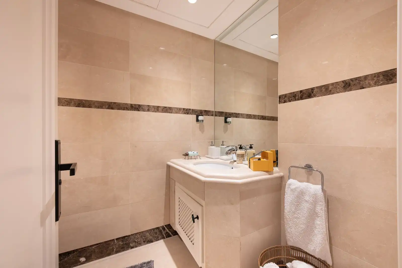 Bany de Apartament en venda en Marbella amb Aire condicionat, Terrassa i Traster