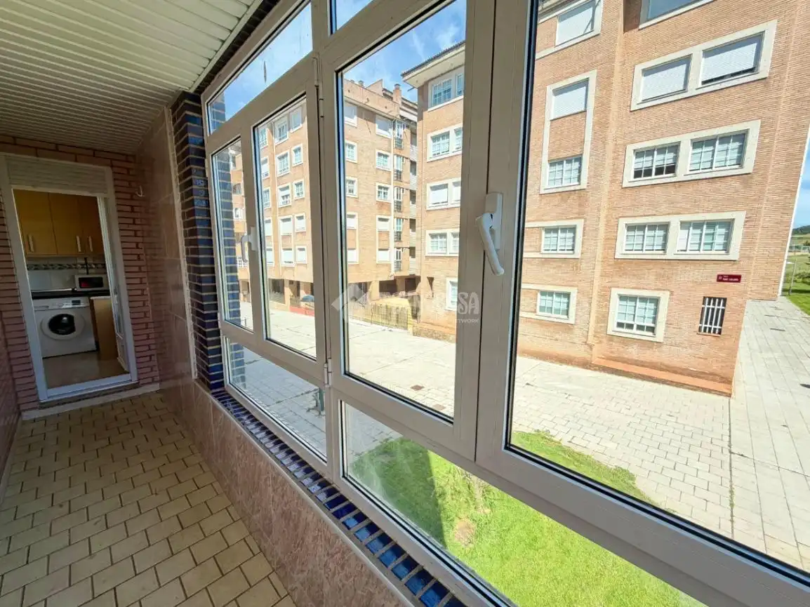 Außenansicht von Wohnung zum Verkauf in León Capital  mit Heizung, Parkett und Terrasse