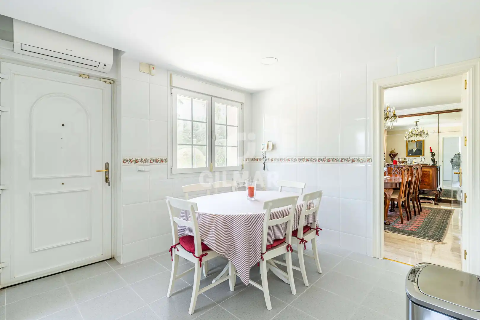 Comedor de Casa o chalet en venta en Boadilla del Monte con Calefacción, Jardín privado y Piscina