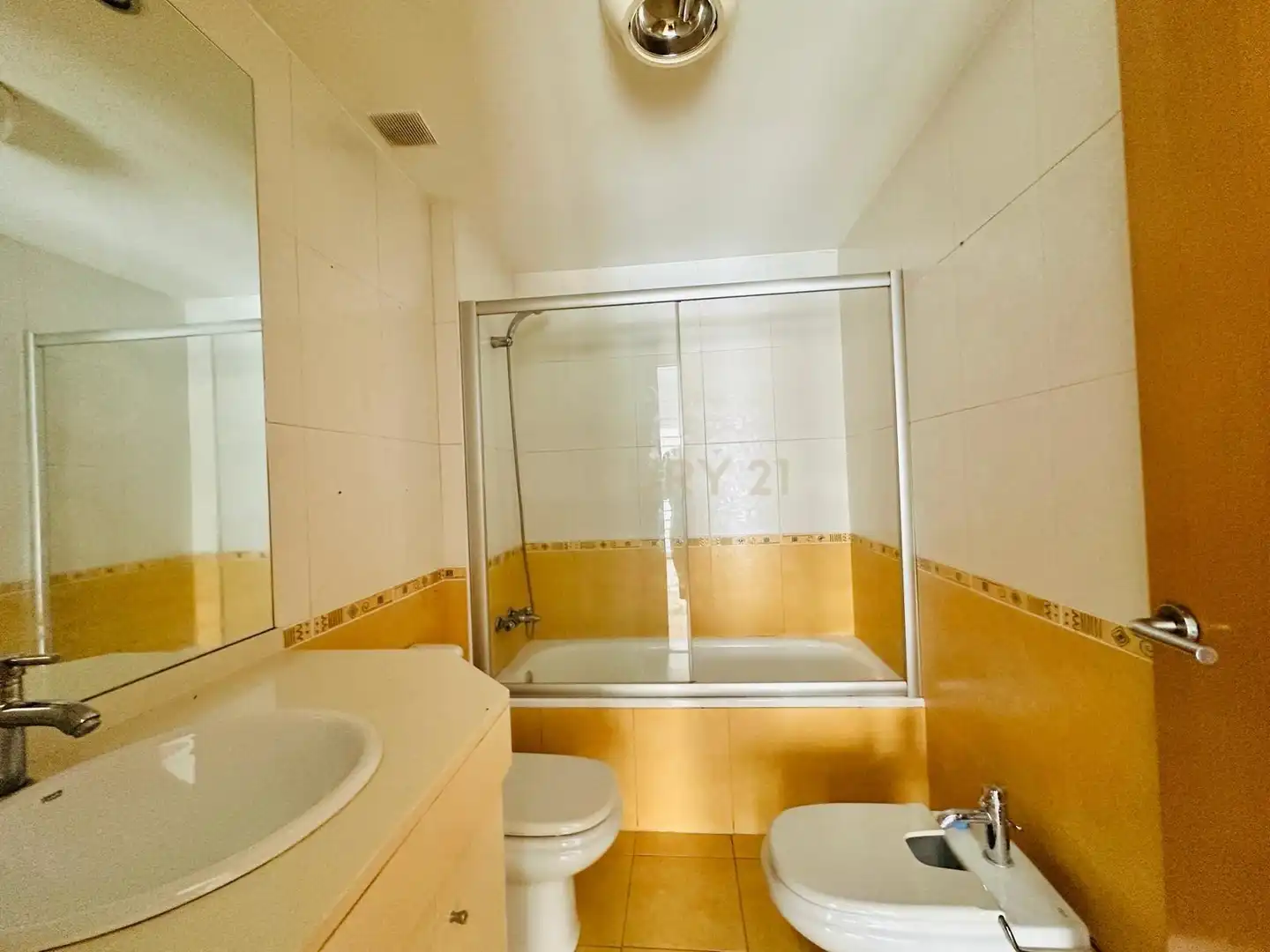 Bathroom of Flat for sale in Sabadell