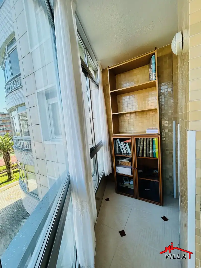 Habitación de Piso en venta en Laredo con Calefacción, Terraza y Amueblado