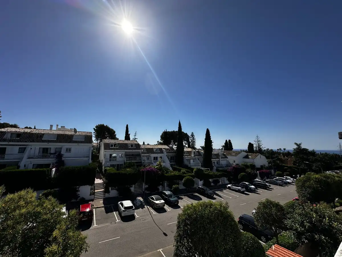 Vista exterior de Casa o chalet en venta en Marbella con Aire acondicionado, Trastero y Piscina comunitaria