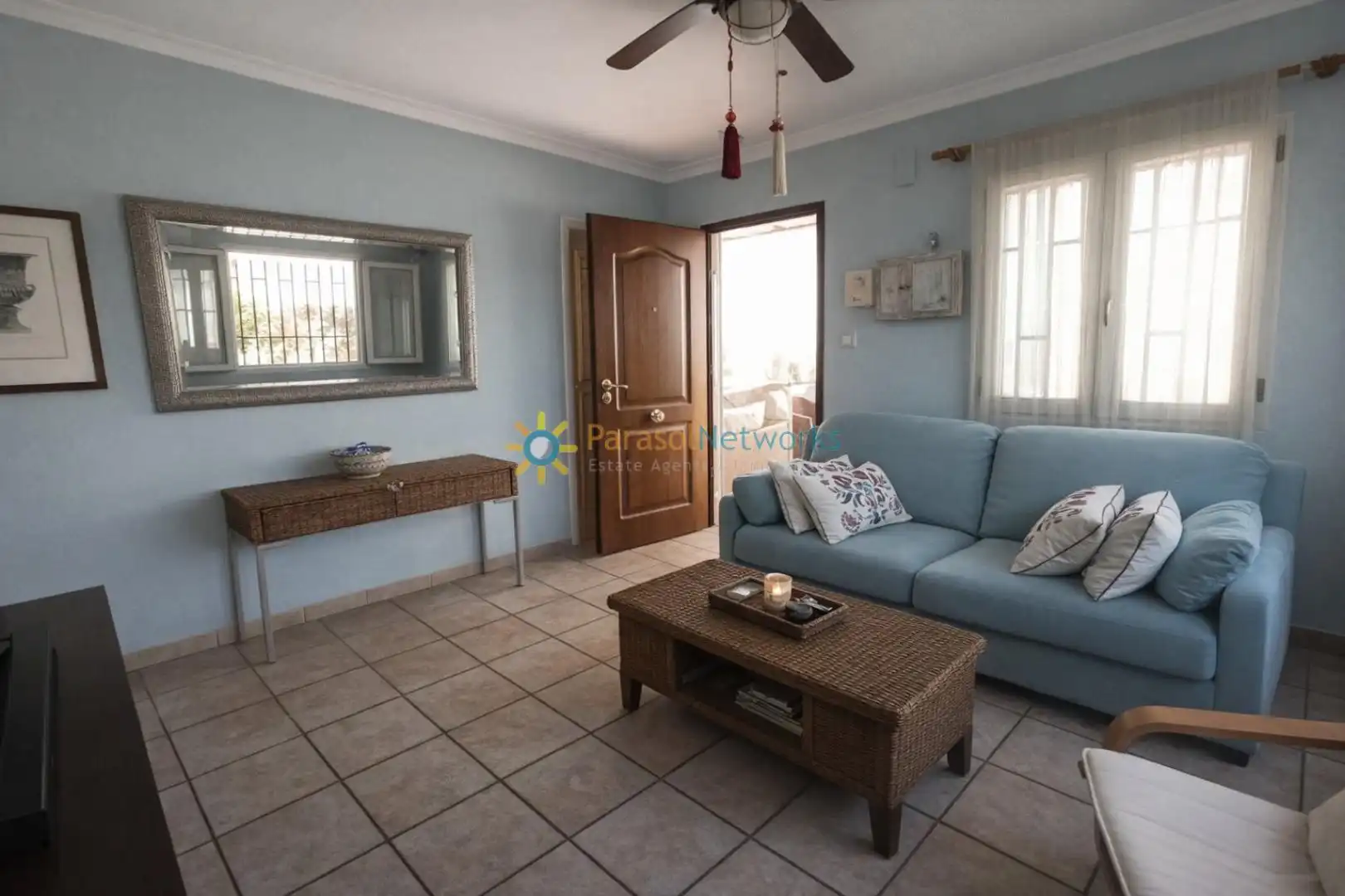Sala d'estar de Casa o xalet en venda en Oliva amb Aire condicionat, Jardí privat i Terrassa