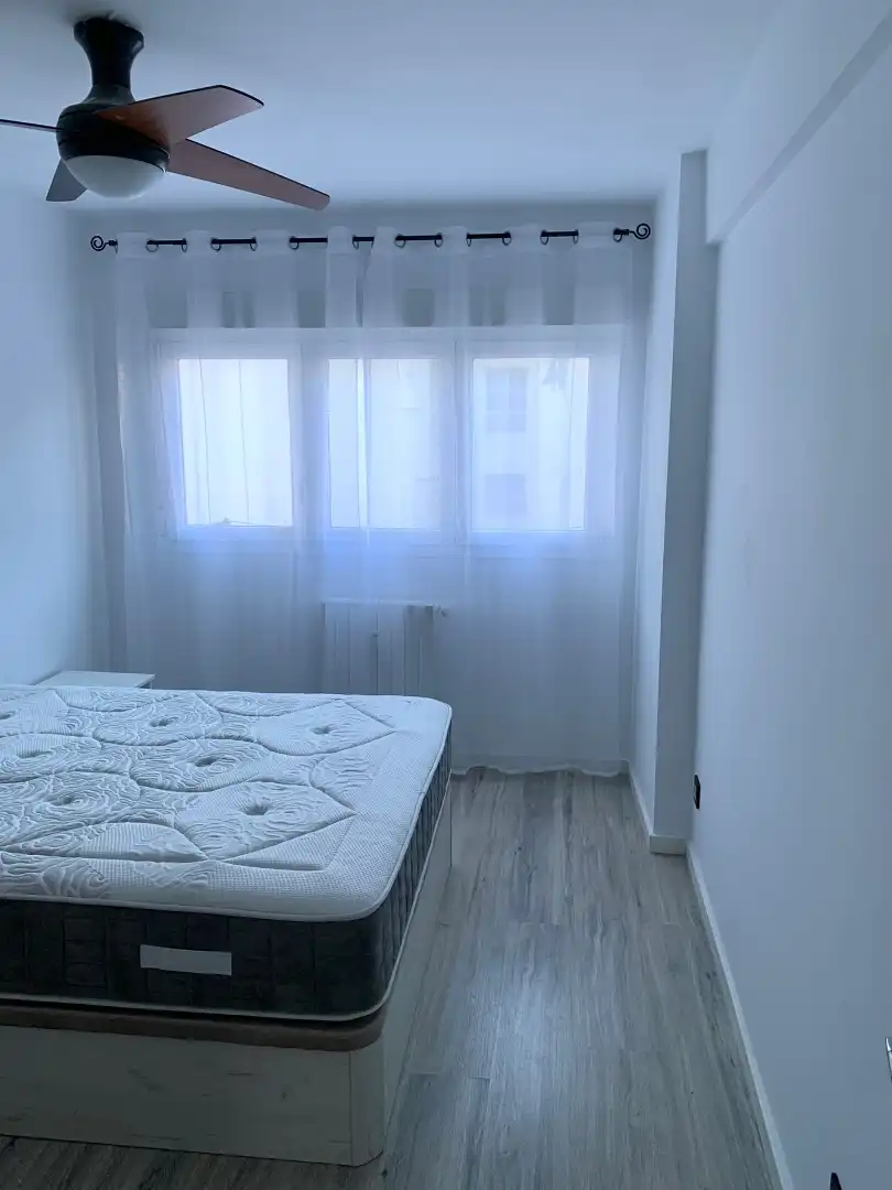 Habitación de Apartamento de alquiler en Zaragoza con Calefacción, Parquet y Amueblado