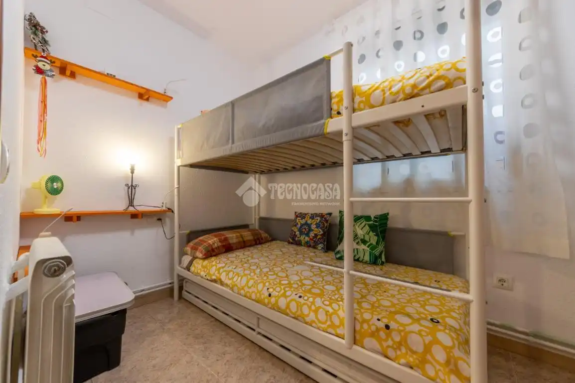 Dormitori de Pis en venda en Torredembarra amb Aire condicionat i Balcó