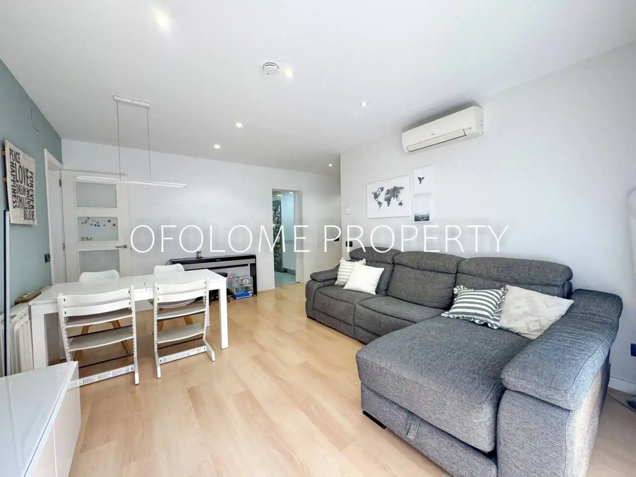 Living room of Flat for sale in Sabadell  with Parquet flooring and Balcony