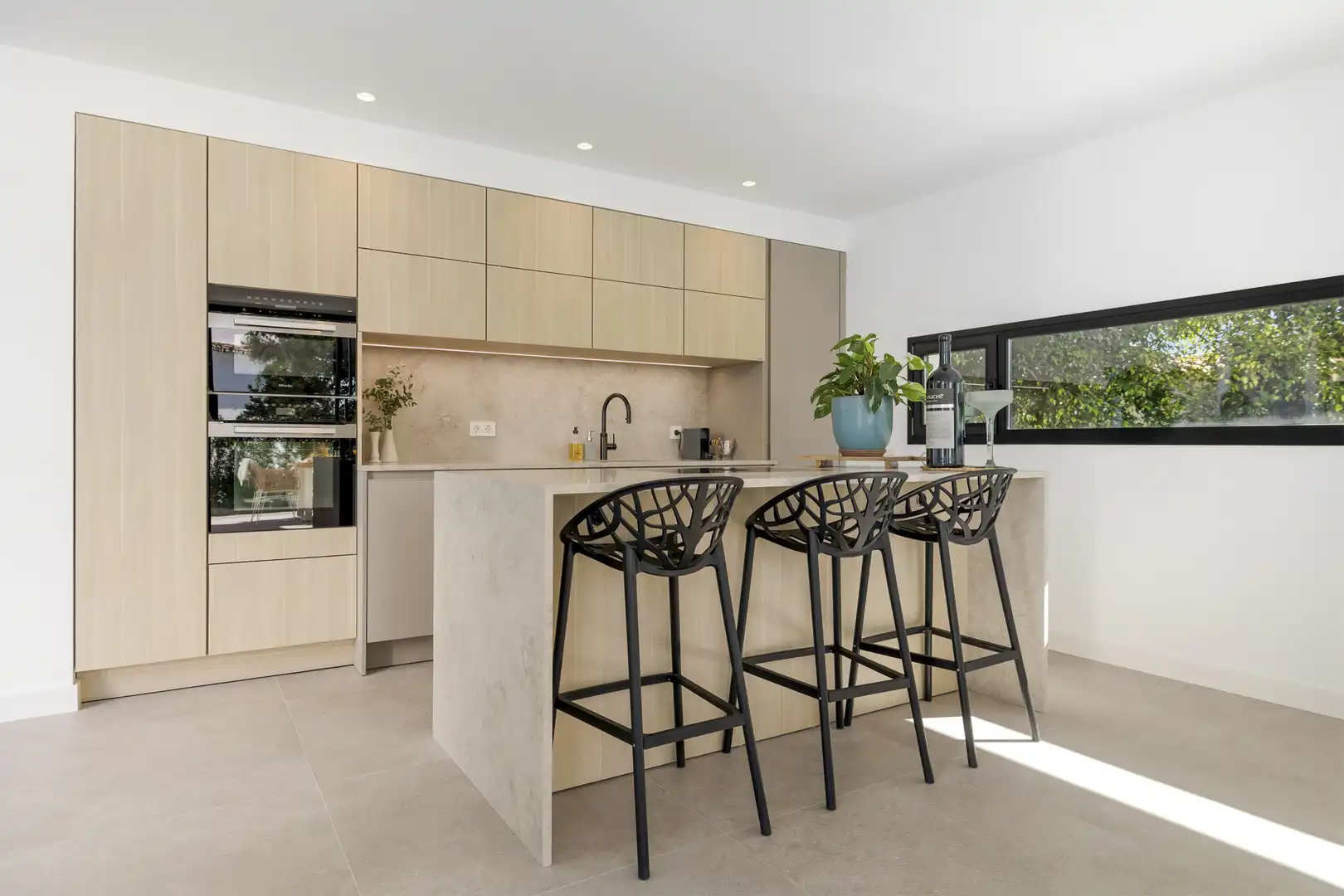 Cuina de Casa o xalet en venda en Marbella amb Aire condicionat, Jardí privat i Terrassa