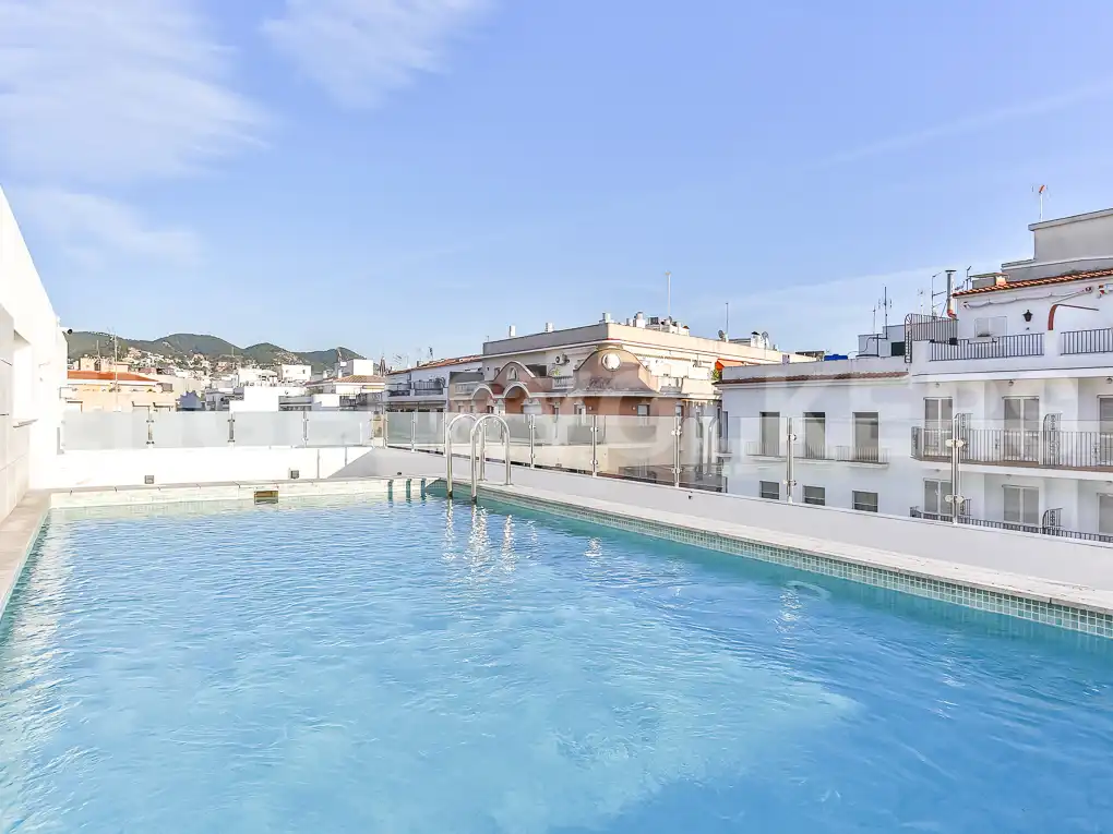 Swimming pool of Attic for rent in Sitges  with Air Conditioner, Heating and Terrace