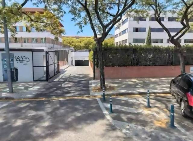 Garaje en Venta en Calle Almendralejo en Parque Alcosa