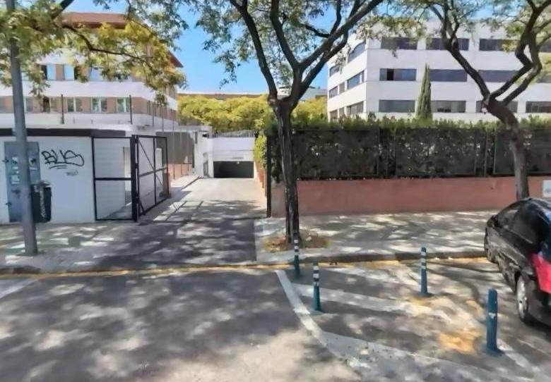 Foto 1 de Garatge en venda a Calle Almendralejo, Parque Alcosa, Sevilla
