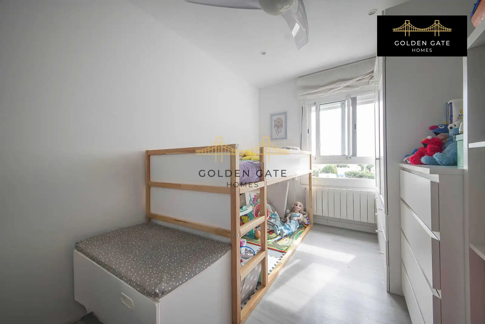 Bedroom of Flat for sale in El Masnou  with Air Conditioner, Heating and Parquet flooring