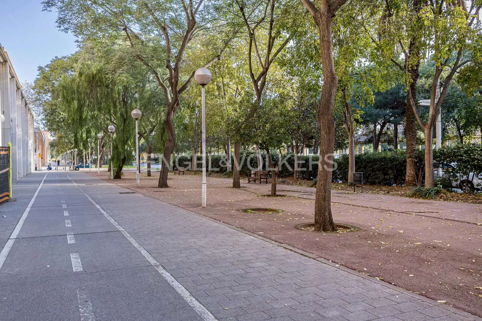 Vista exterior de Local en venda en Barcelona