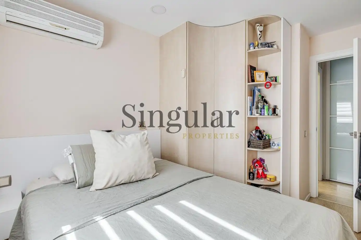 Habitación de Casa adosada en venta en Barcelona con Aire acondicionado, Calefacción y Terraza