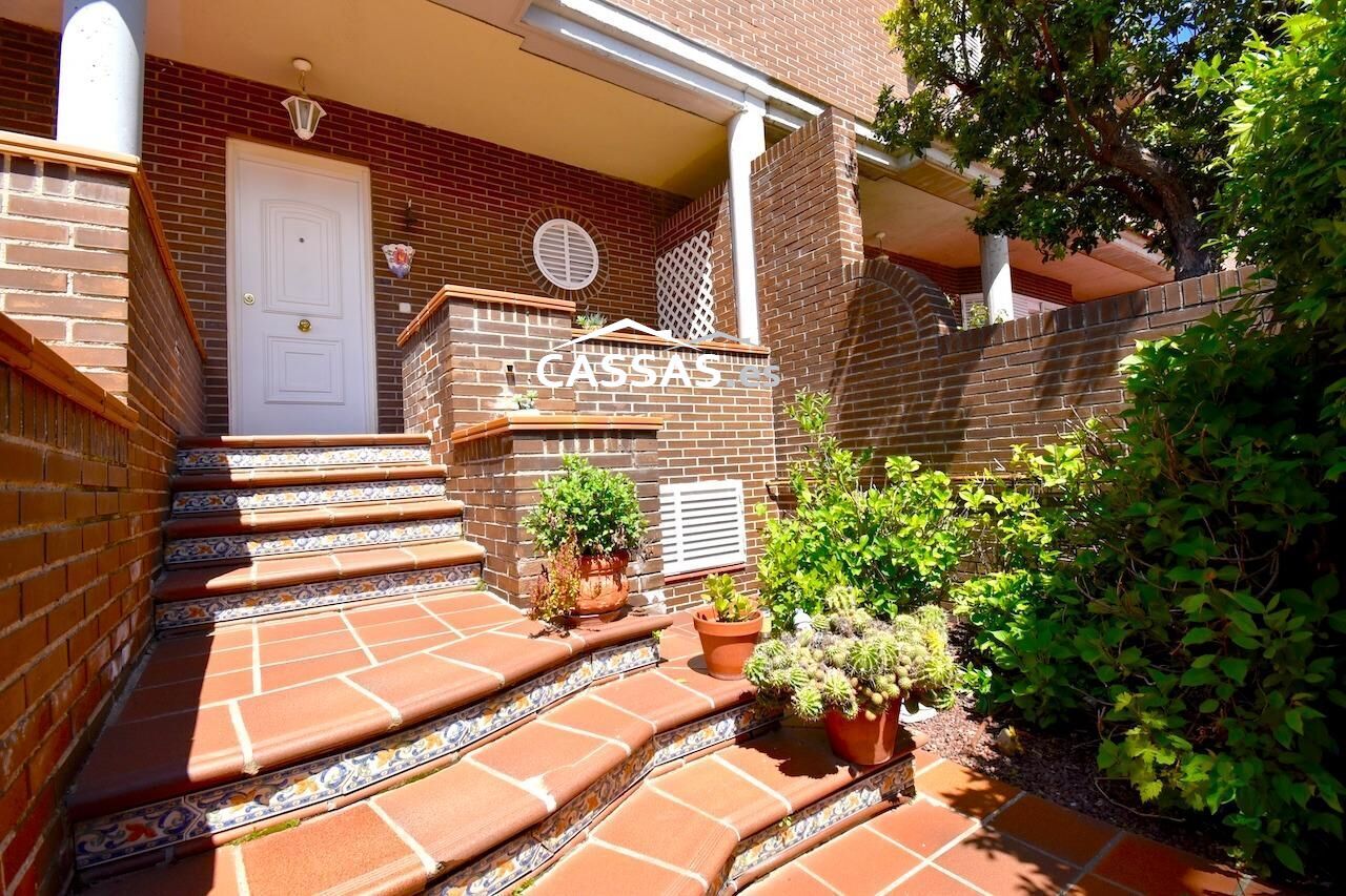 Exterior view of Single-family semi-detached for sale in Torrejón de Ardoz  with Air Conditioner, Heating and Parquet flooring