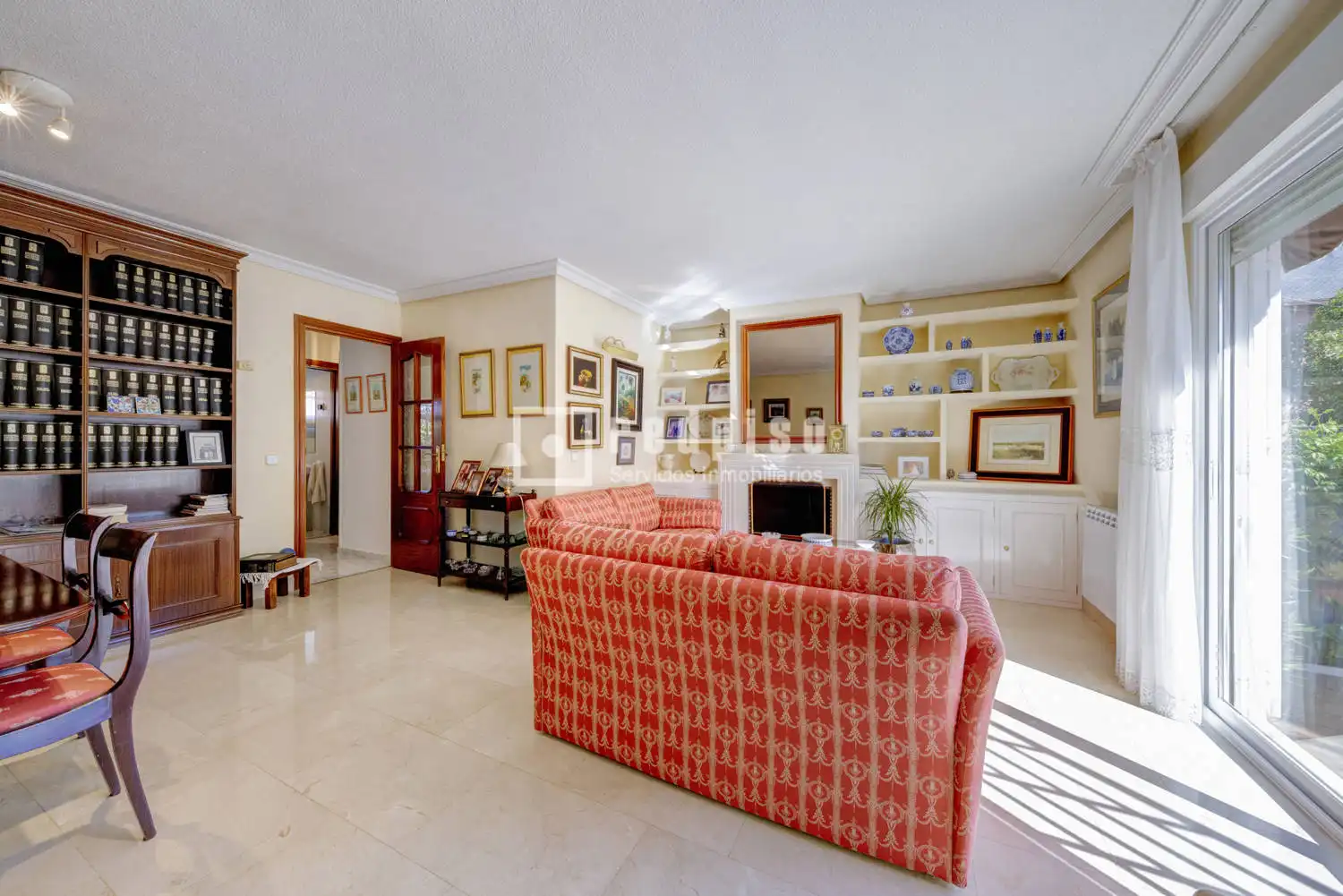 Living room of Houses for sale in Pozuelo de Alarcón  with Air Conditioner, Heating and Parquet flooring