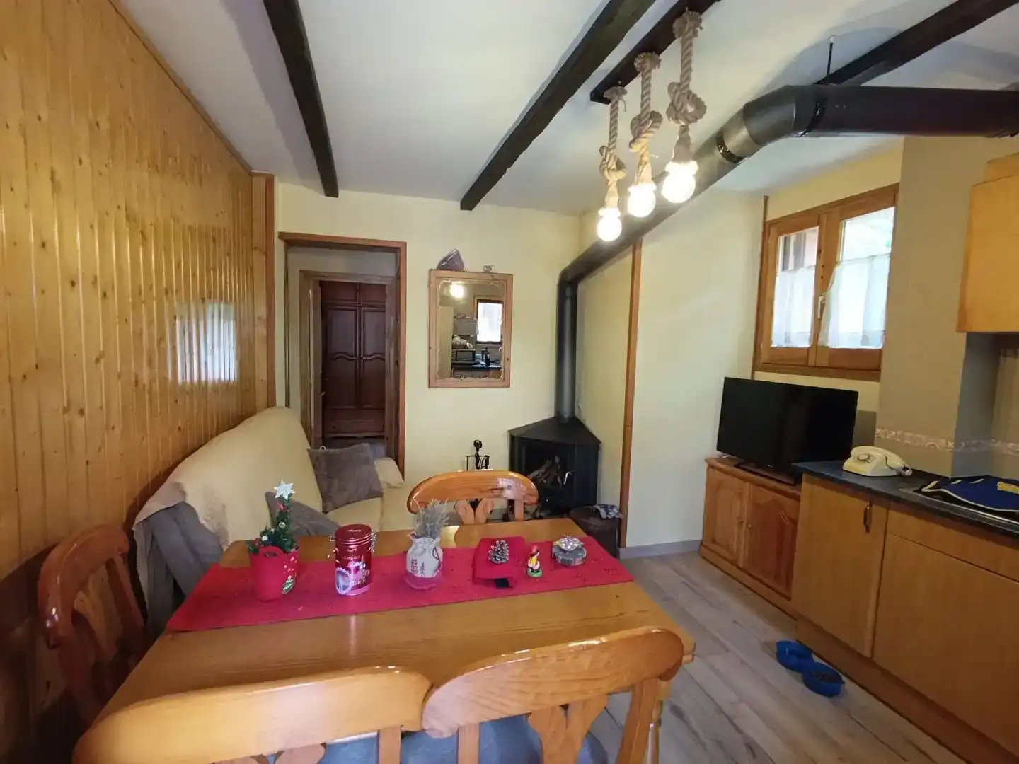 Wohnzimmer von Wohnungen zur Miete in Ogassa mit Parkett und Möbliert