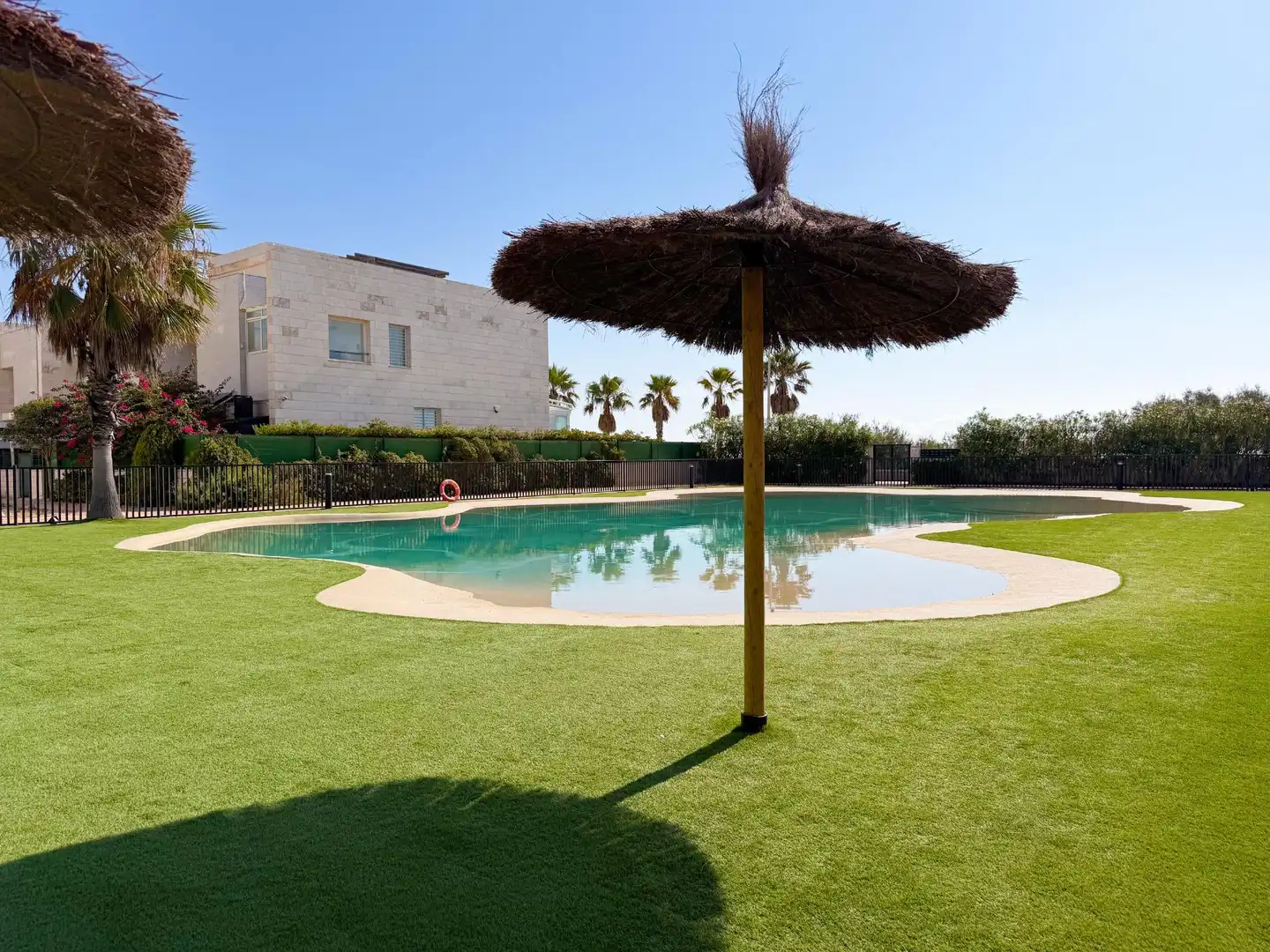 Piscina de Apartamento de alquiler en El Puig de Santa Maria con Aire acondicionado, Calefacción y Terraza