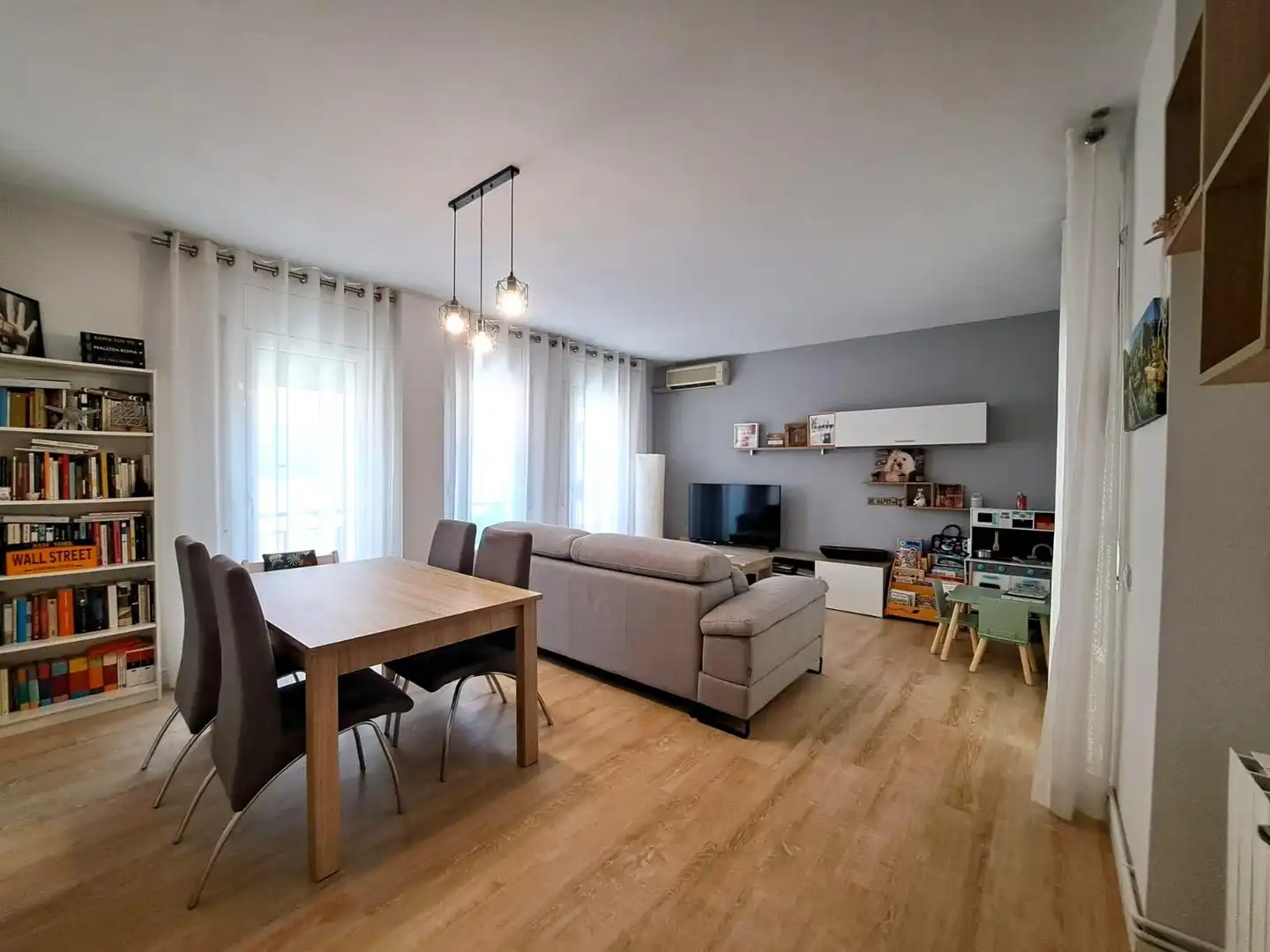 Sala d'estar de Pis en venda en Olesa de Montserrat amb Aire condicionat i Calefacció