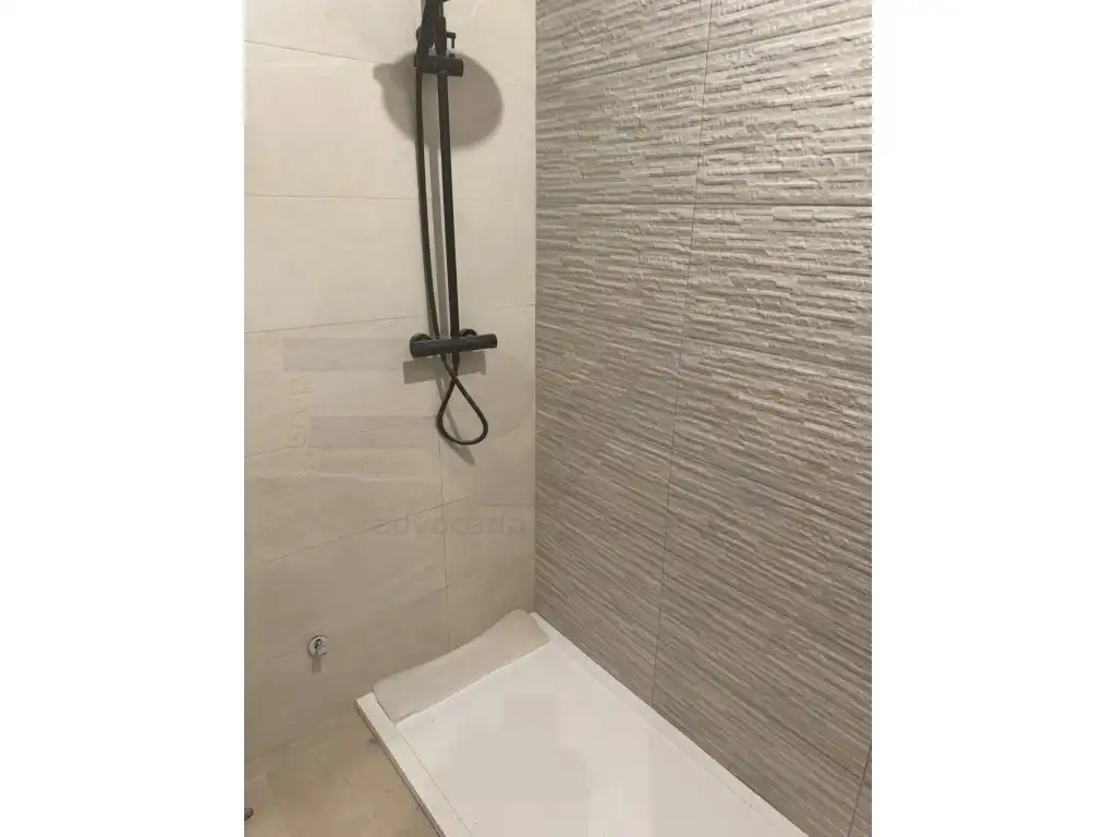 Baño de Piso en venta en Tarragona con Aire acondicionado, Horno y Microondas