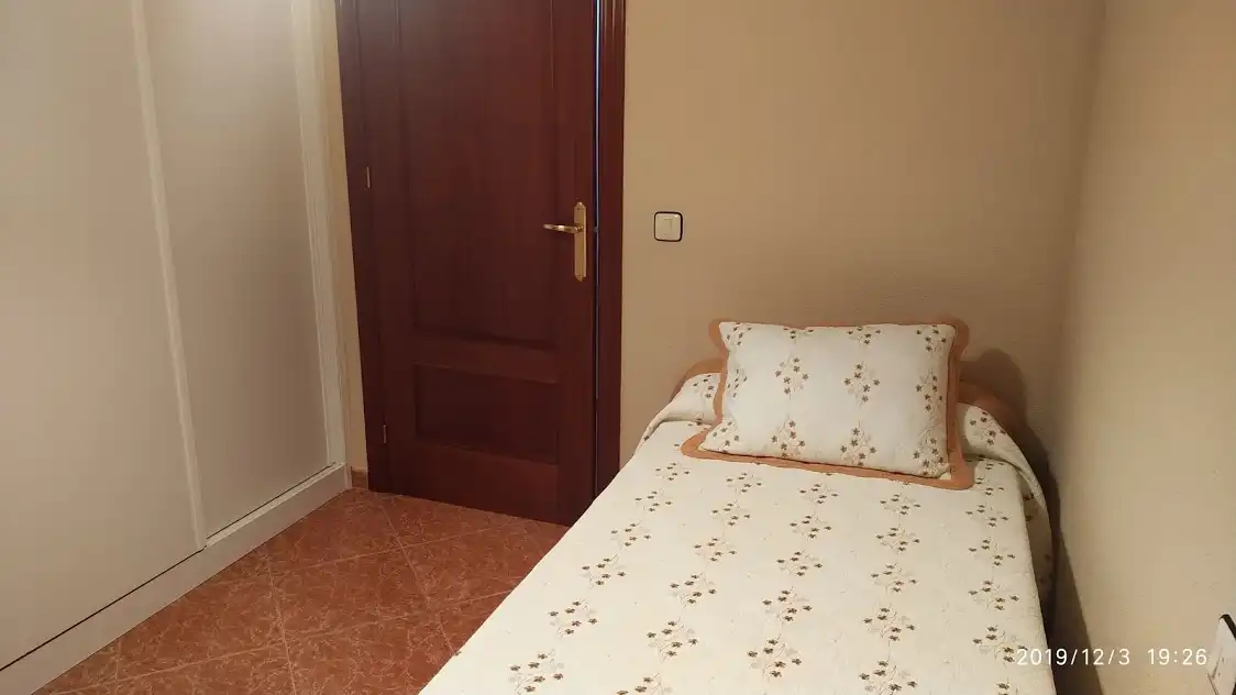 Habitación de Piso de alquiler en Linares con Aire acondicionado, Calefacción y Amueblado