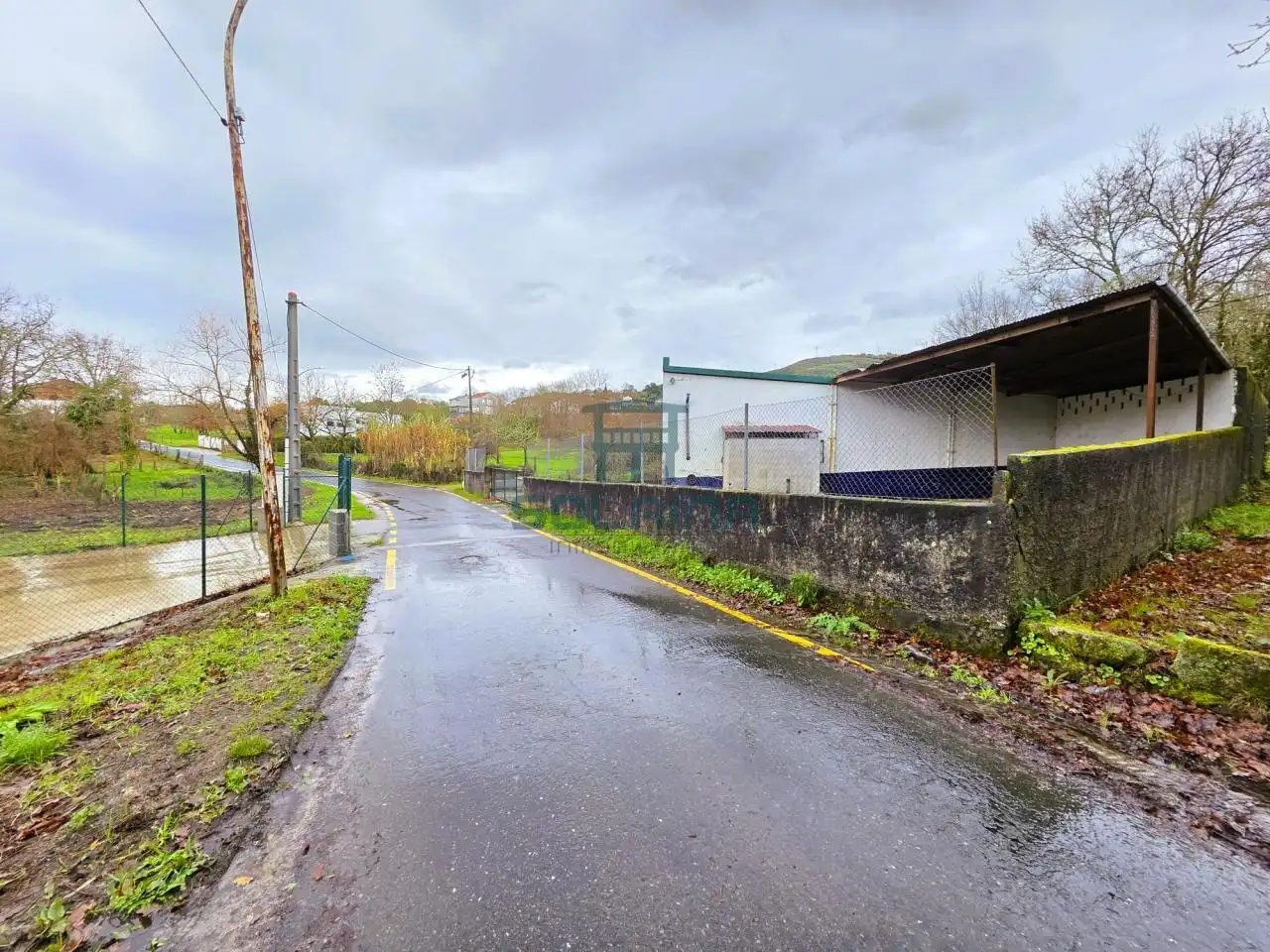 Außenansicht von Fabrikhallen zum Verkauf in Ourense Capital 