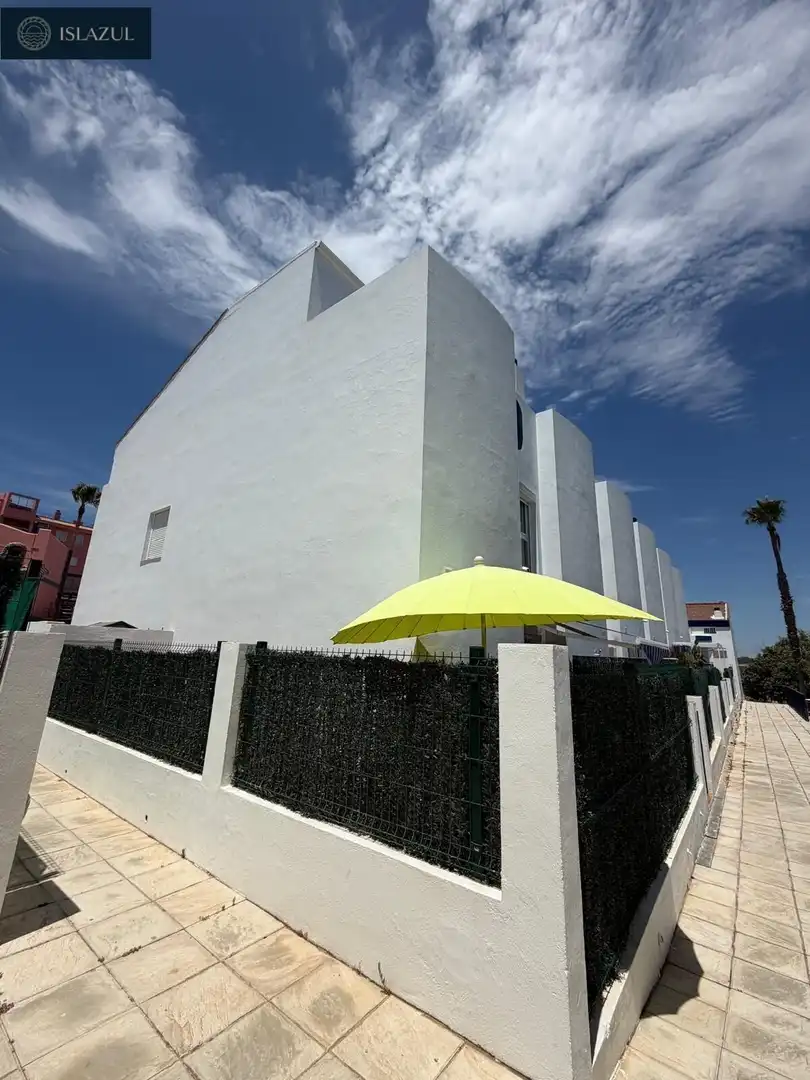 Außenansicht von Maisonette zum Verkauf in Islantilla mit Klimaanlage, Heizung und Privatgarten