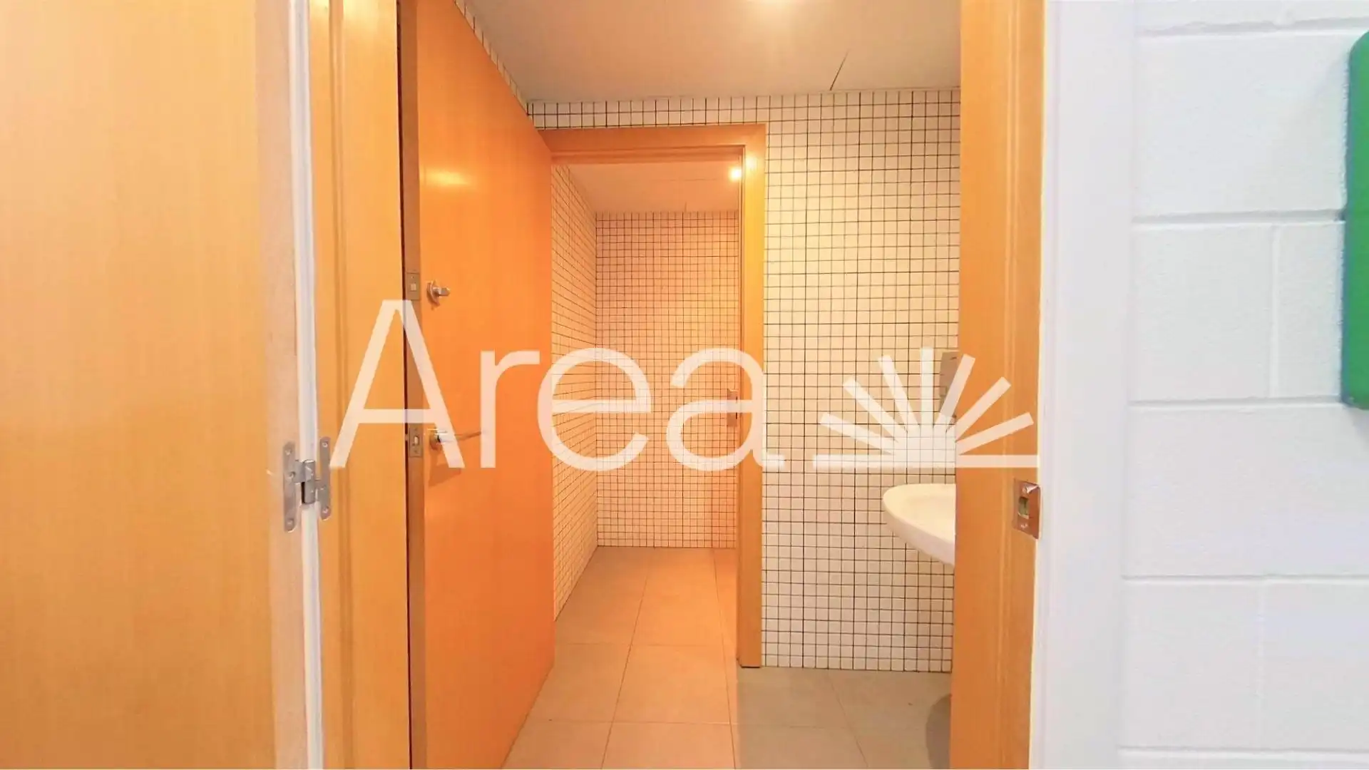 Bathroom of Office for sale in Mataró  with Air Conditioner and Heating