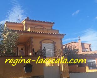 Vista exterior de Casa o xalet en venda en L'Escala amb Jardí privat i Traster