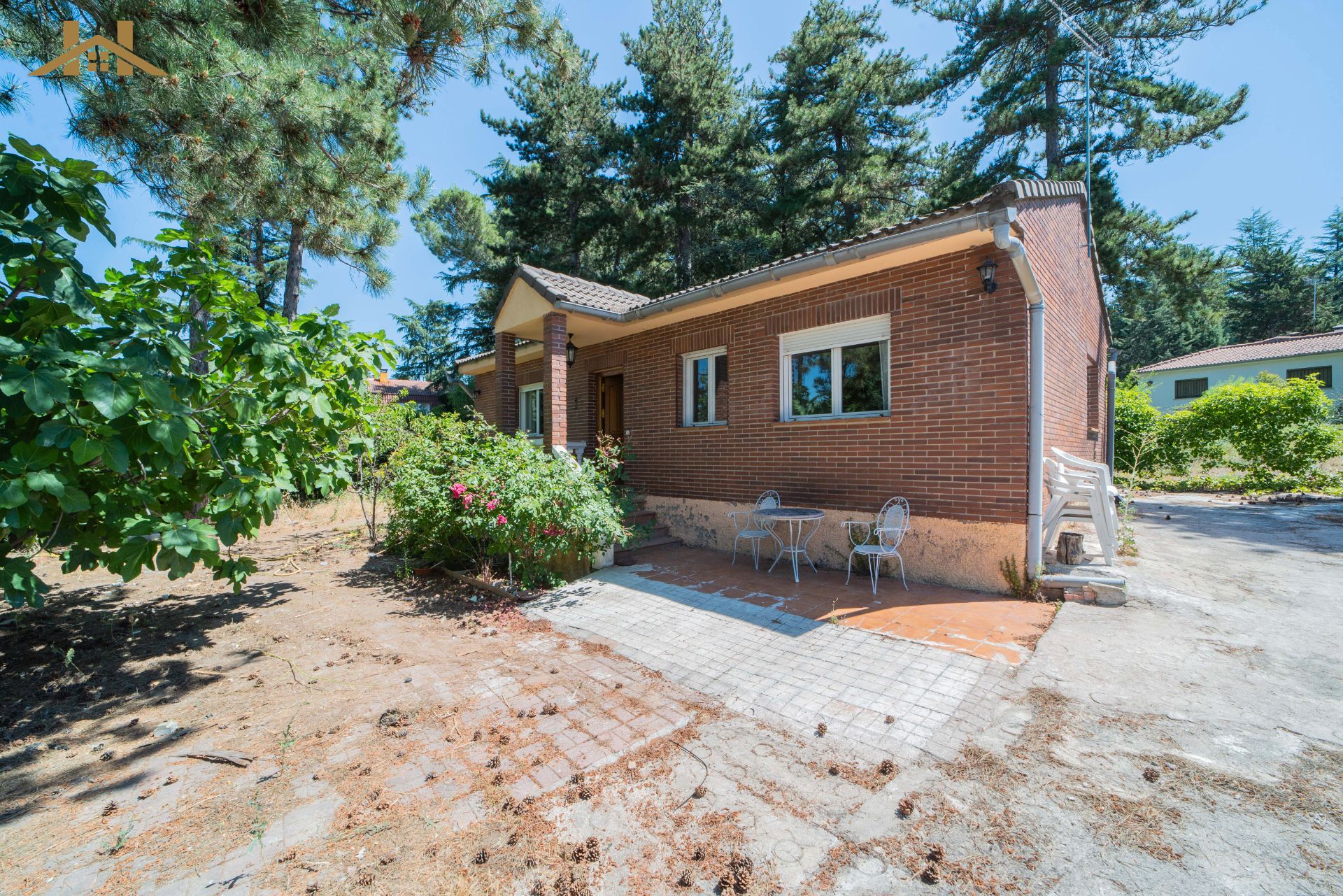 Exterior view of House or chalet for sale in Robledo de Chavela  with Private garden, Storage room and Furnished