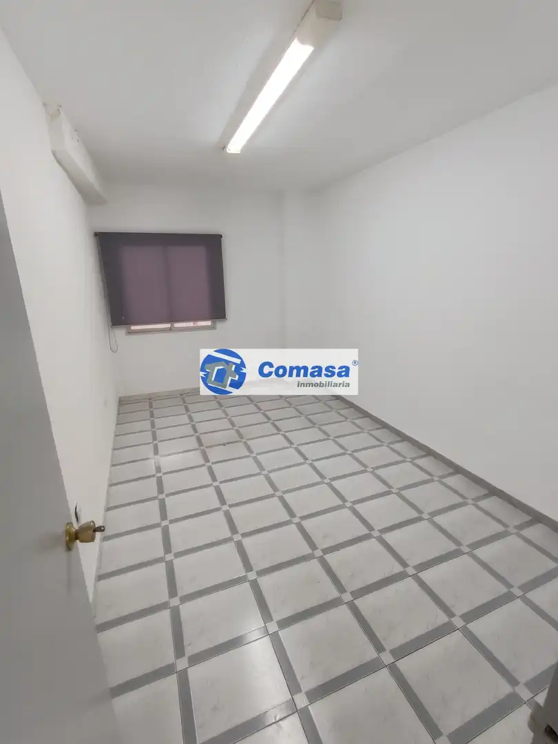 Locale commerciale in affitto a Martos, imagen 4