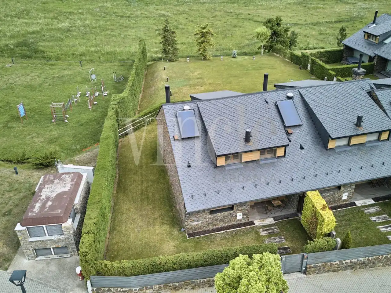 Casa adosada en venda en Alp amb Calefacció, Jardí privat i Parquet