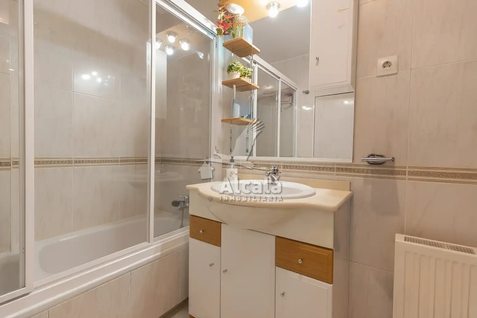Baño de Piso en venta en Arganda del Rey con Aire acondicionado, Calefacción y Jardín privado