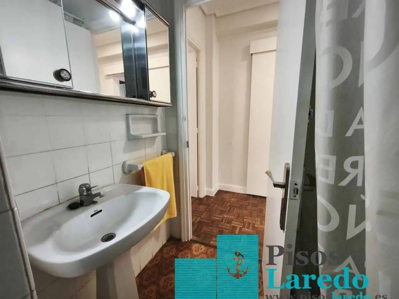 Baño de Piso en venta en Laredo con Calefacción, Parquet y Terraza