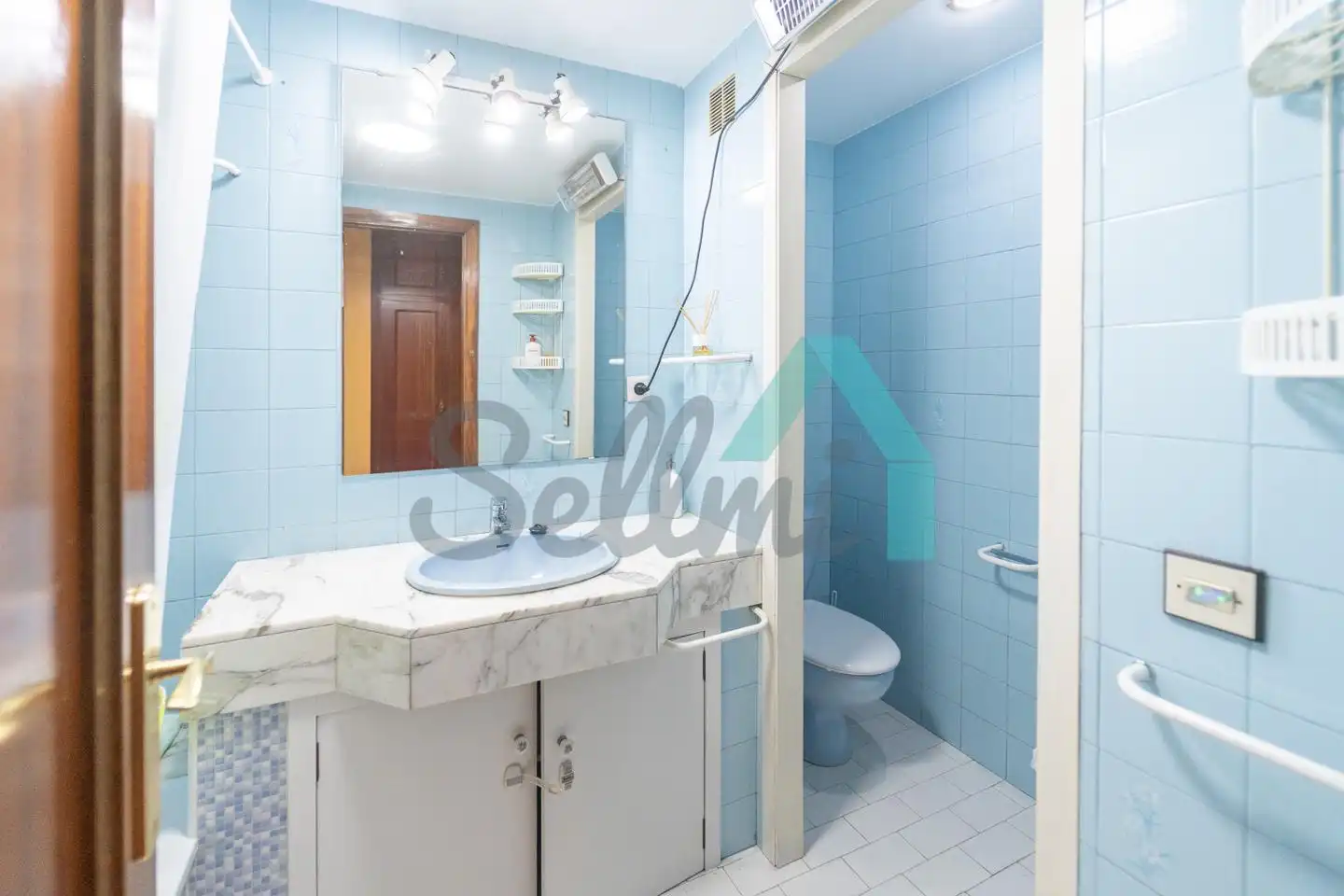 Bathroom of Flat for rent in Oviedo   with Heating, Parquet flooring and Terrace