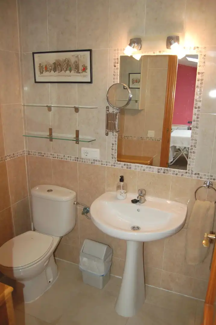Badezimmer von Einfamilien-Reihenhaus zum Verkauf in Nerja mit Klimaanlage, Heizung und Terrasse